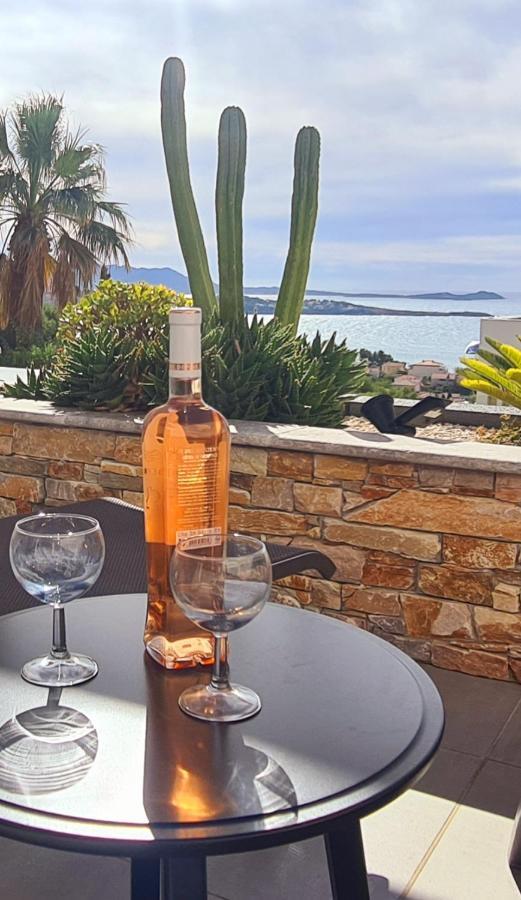 Magnifique Appartement Vue Mer - Grande Terrasse Et Piscine Bandol Exterior foto